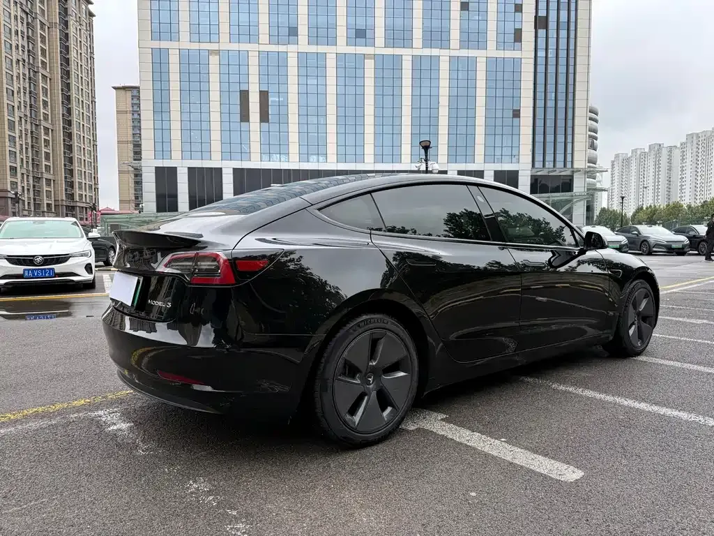 Tesla Model 3 — фото 4