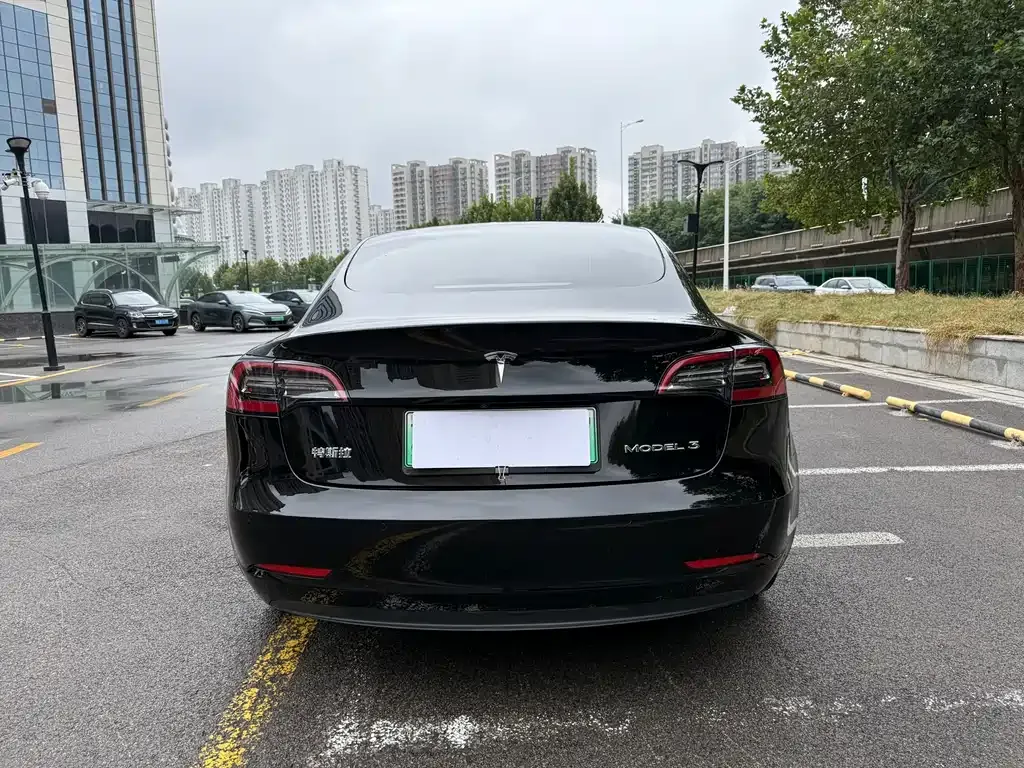 Tesla Model 3 — фото 5