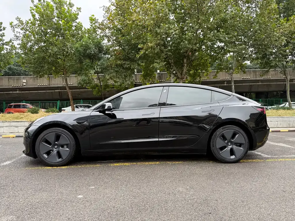 Tesla Model 3 — фото 7