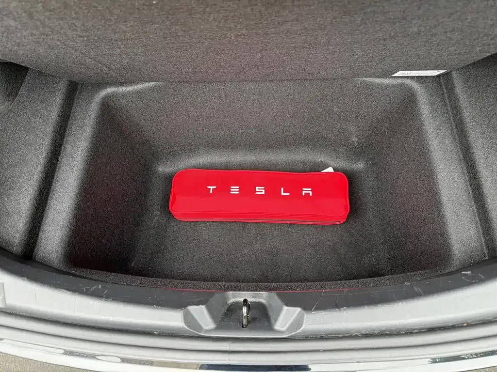 Tesla Model 3 — фото 8