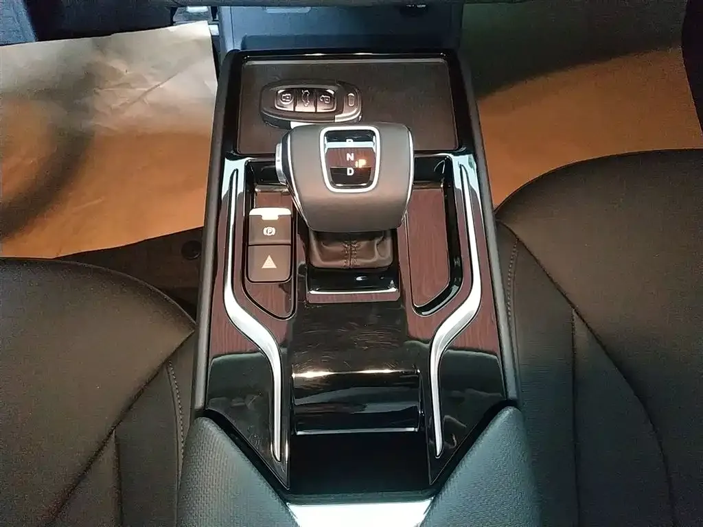 Hongqi E-QM5 — фото 9
