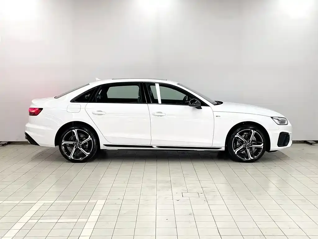 Audi A4L 2024 из CN, фото 3
