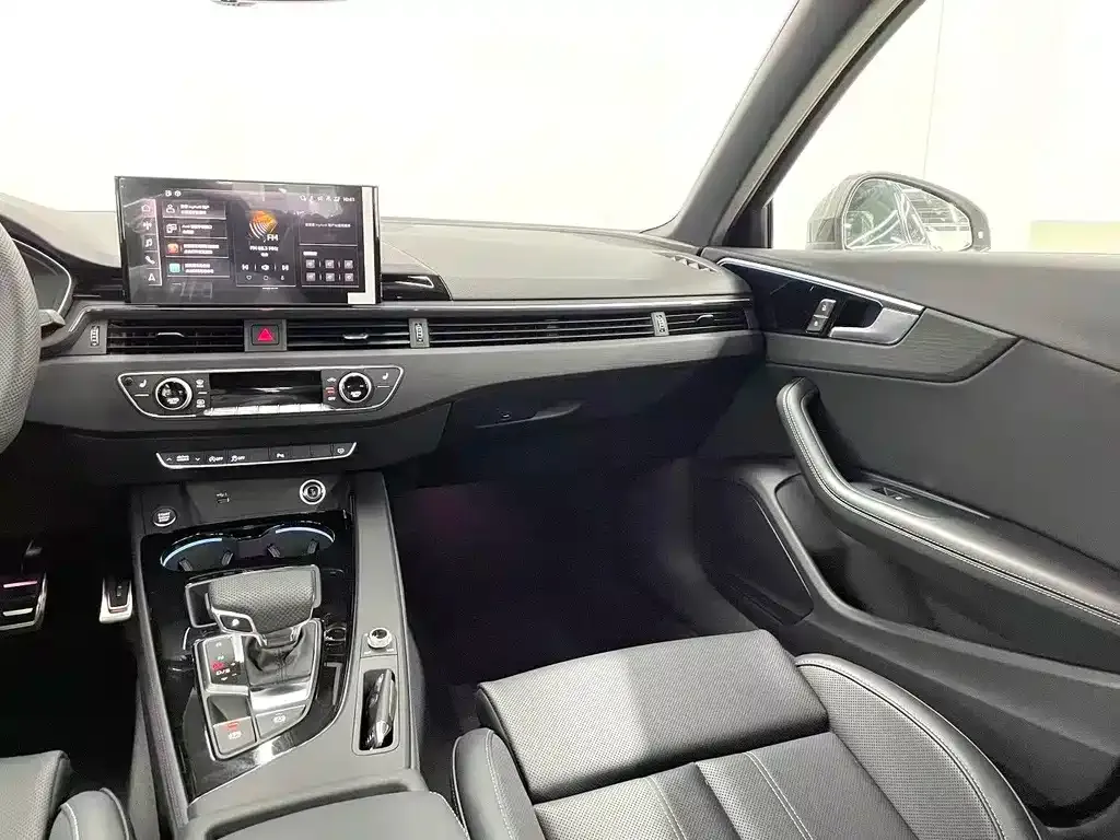 Audi A4L 2024 из CN, фото 5