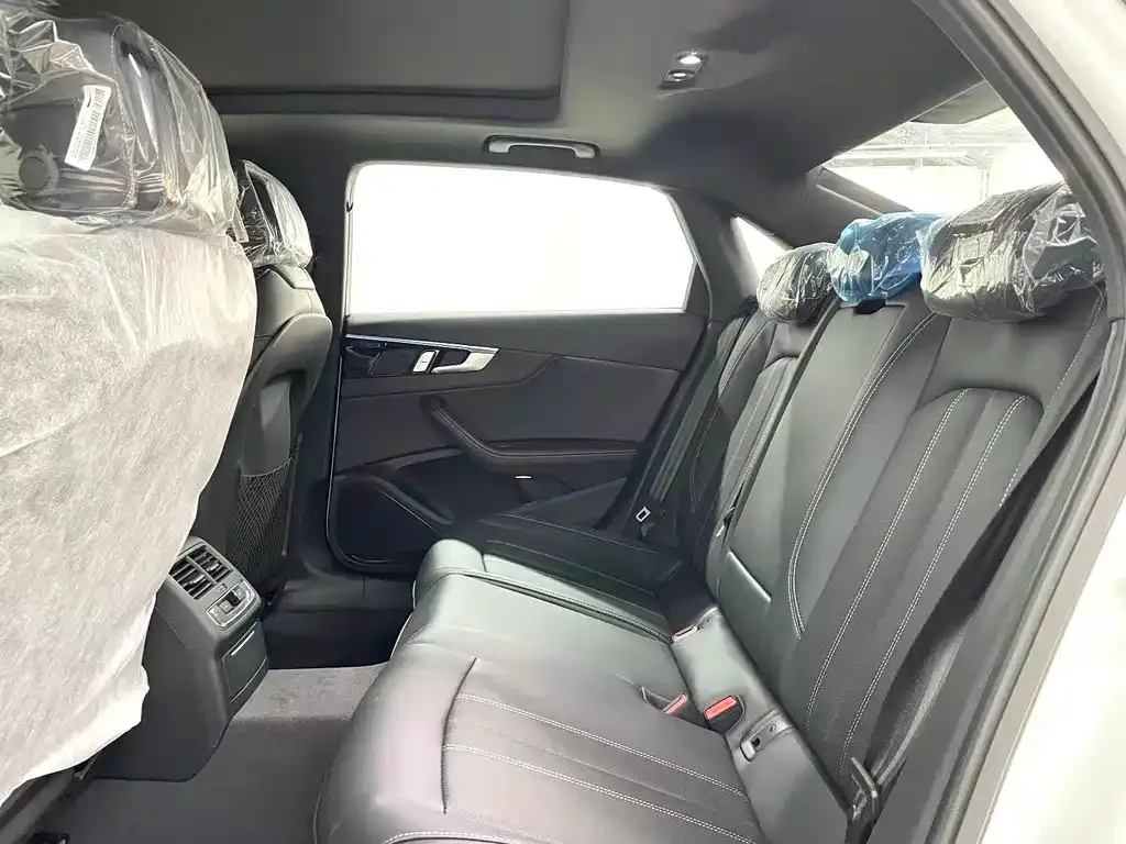 Audi A4L 2024 из CN, фото 7