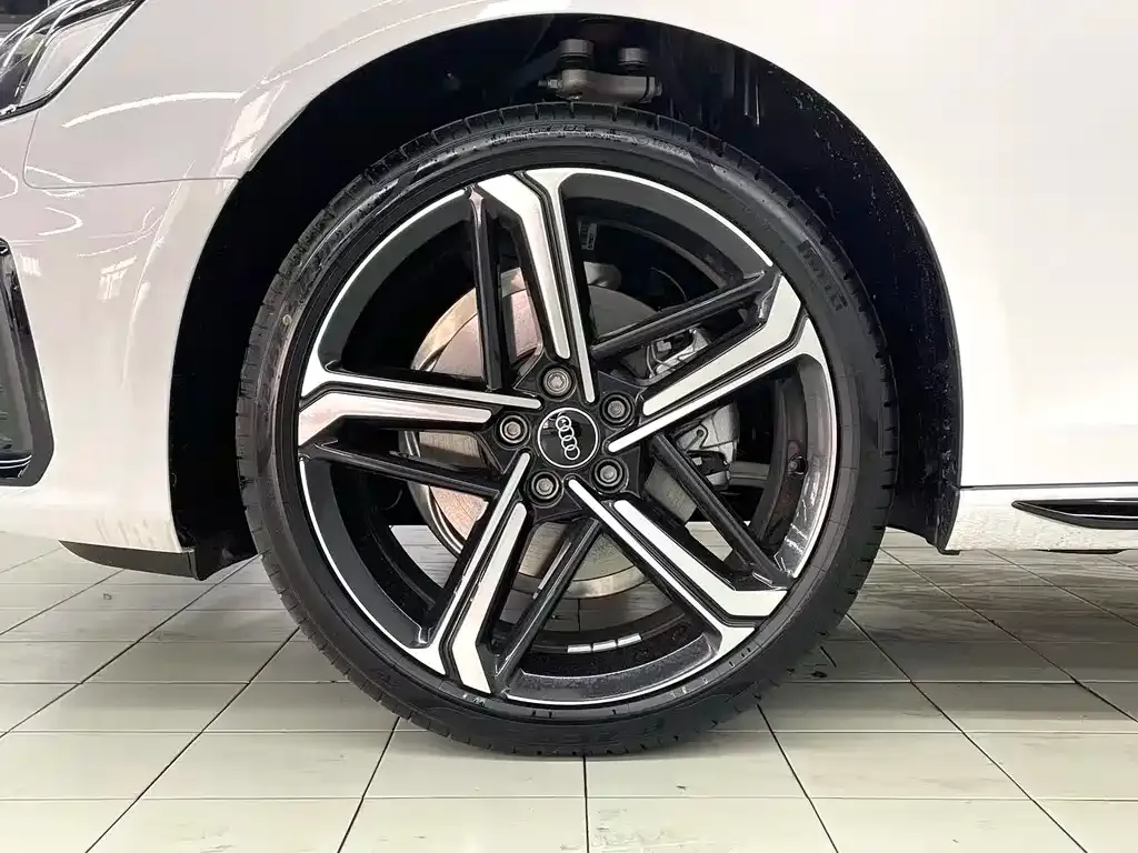 Audi A4L 2024 из CN, фото 8