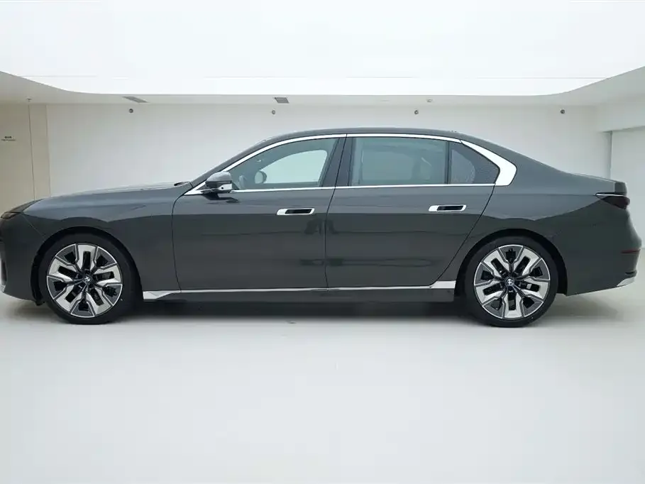 BMW 7 Series 2024 из CN, фото 3