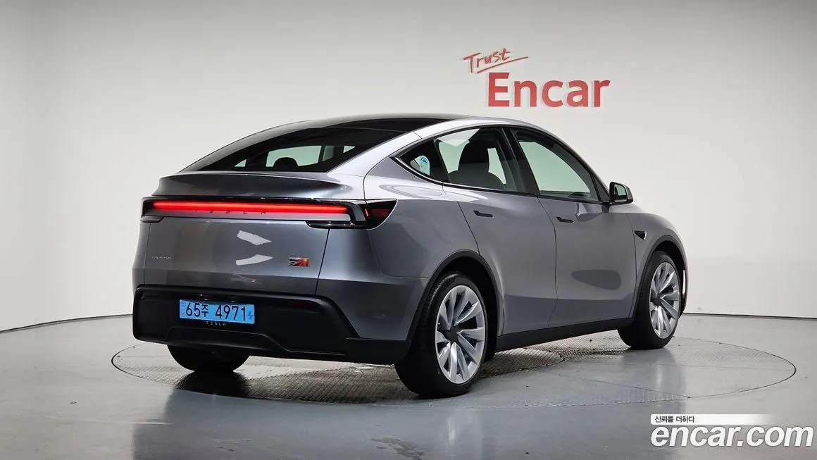 Tesla Model Y 2025 из KR, фото 2