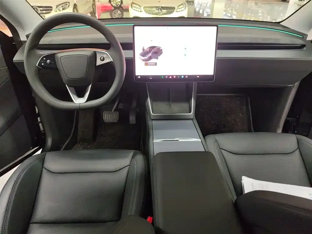 Tesla Model Y — фото 10