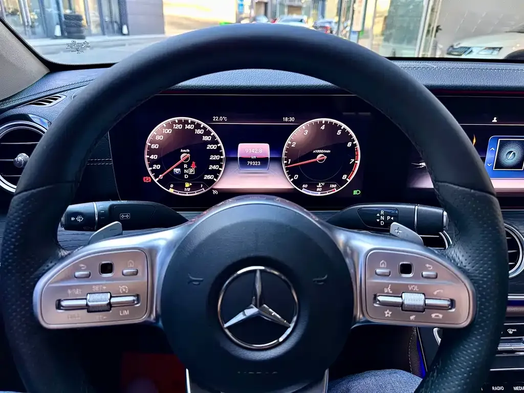 Mercedes-Benz E-Class — фото 10