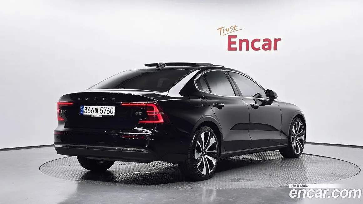 Volvo S60 2023 из KR, фото 2