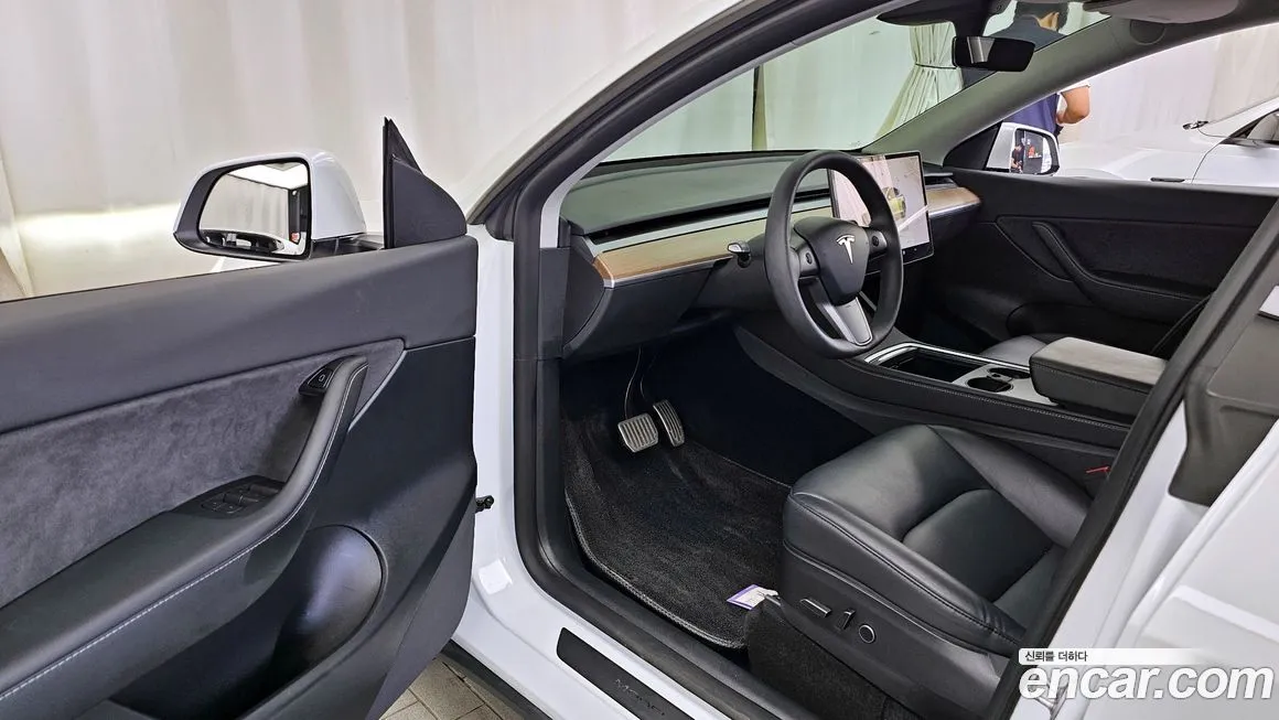 Tesla Model Y — фото 10