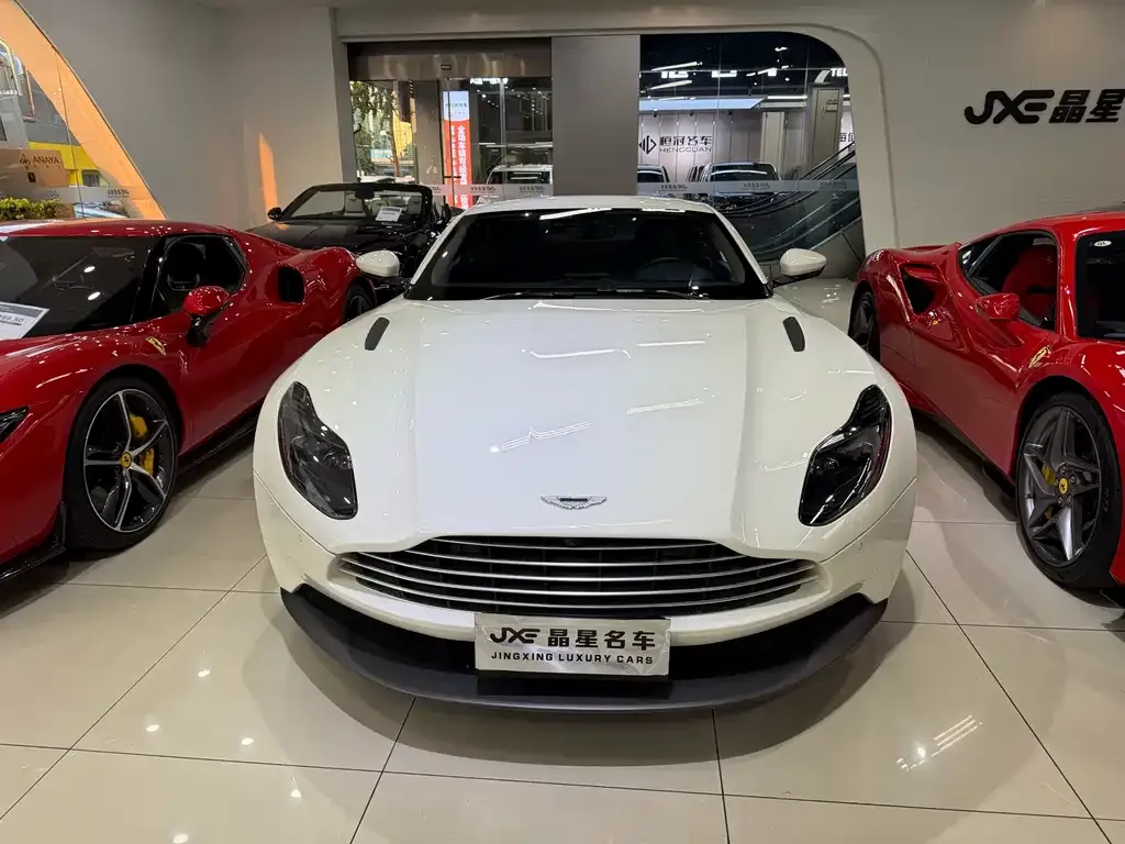 Aston Martin DB11 2022 из CN, фото 2