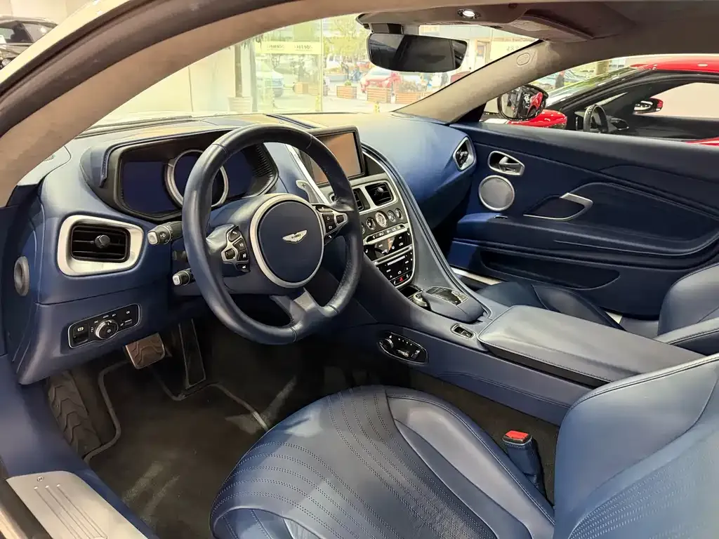Aston Martin DB11 2022 из CN, фото 3