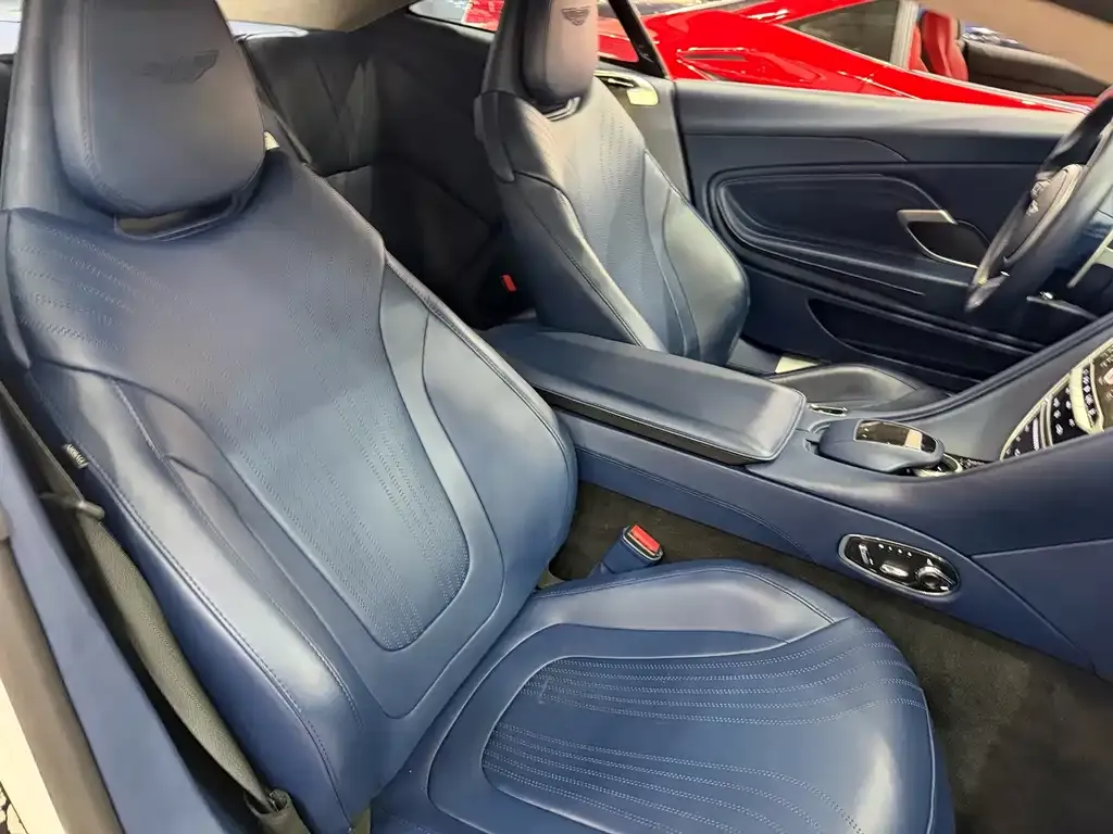 Aston Martin DB11 2022 из CN, фото 6
