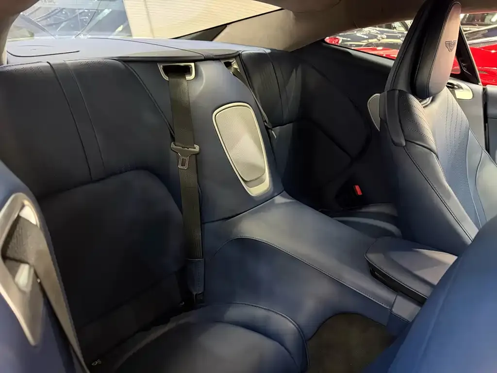 Aston Martin DB11 2022 из CN, фото 7