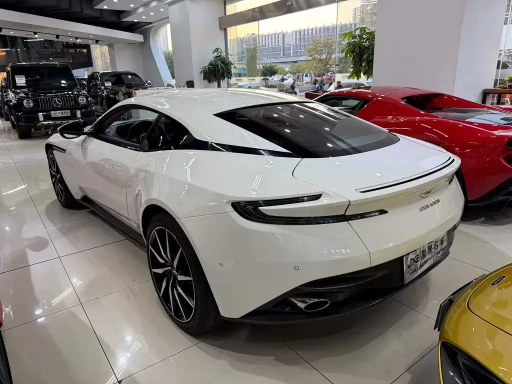 Aston Martin DB11 2022 из CN, фото 9