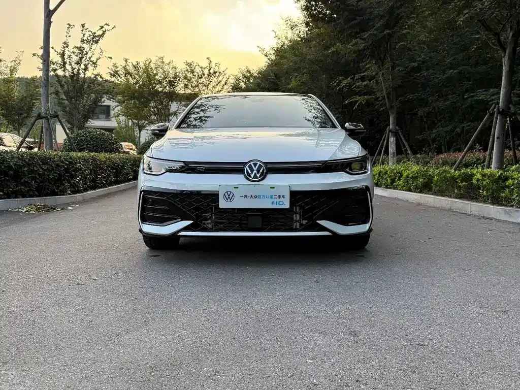 Volkswagen Golf 2024 из CN, фото 3