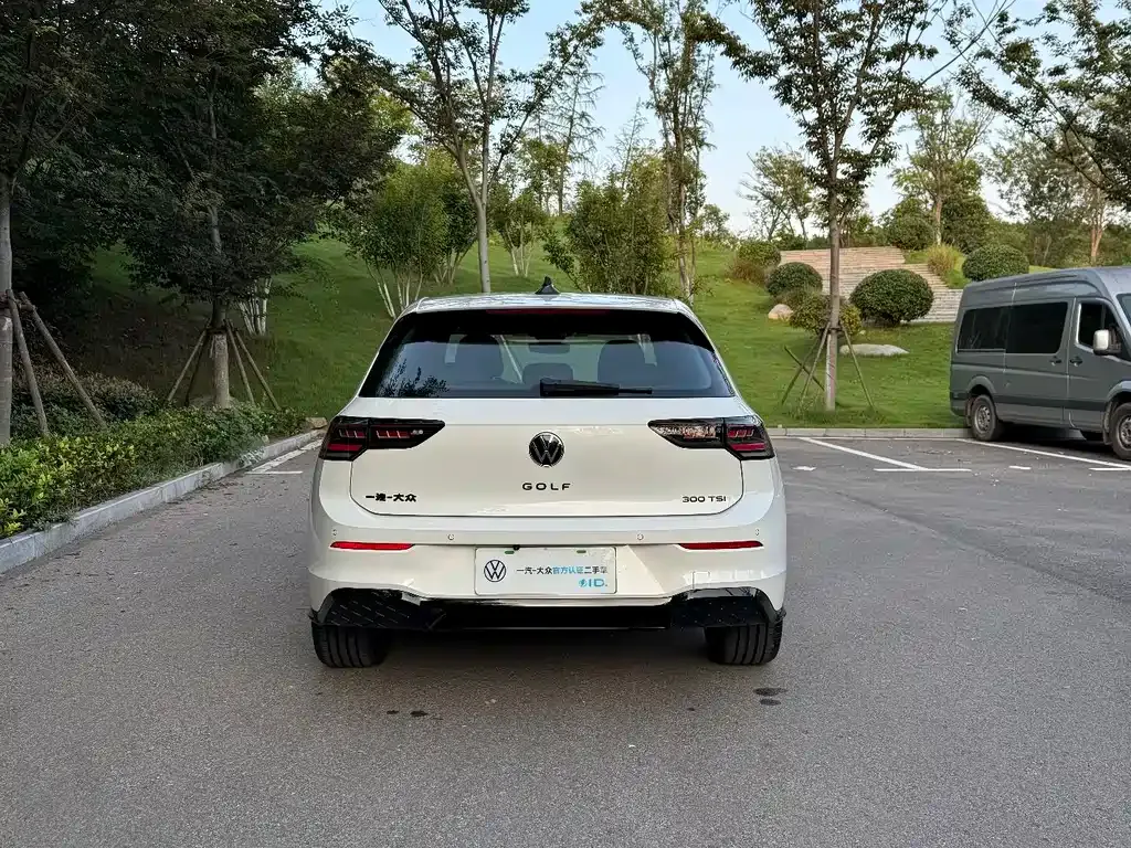 Volkswagen Golf 2024 из CN, фото 7