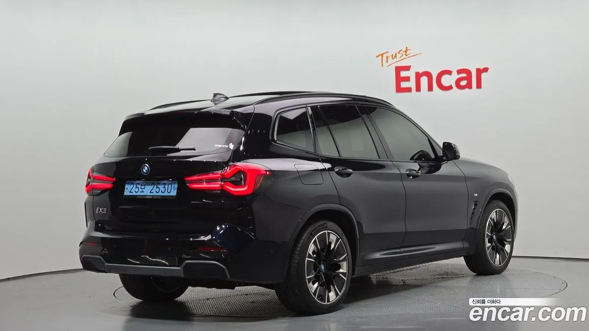 BMW iX3 2024 из KR, фото 2