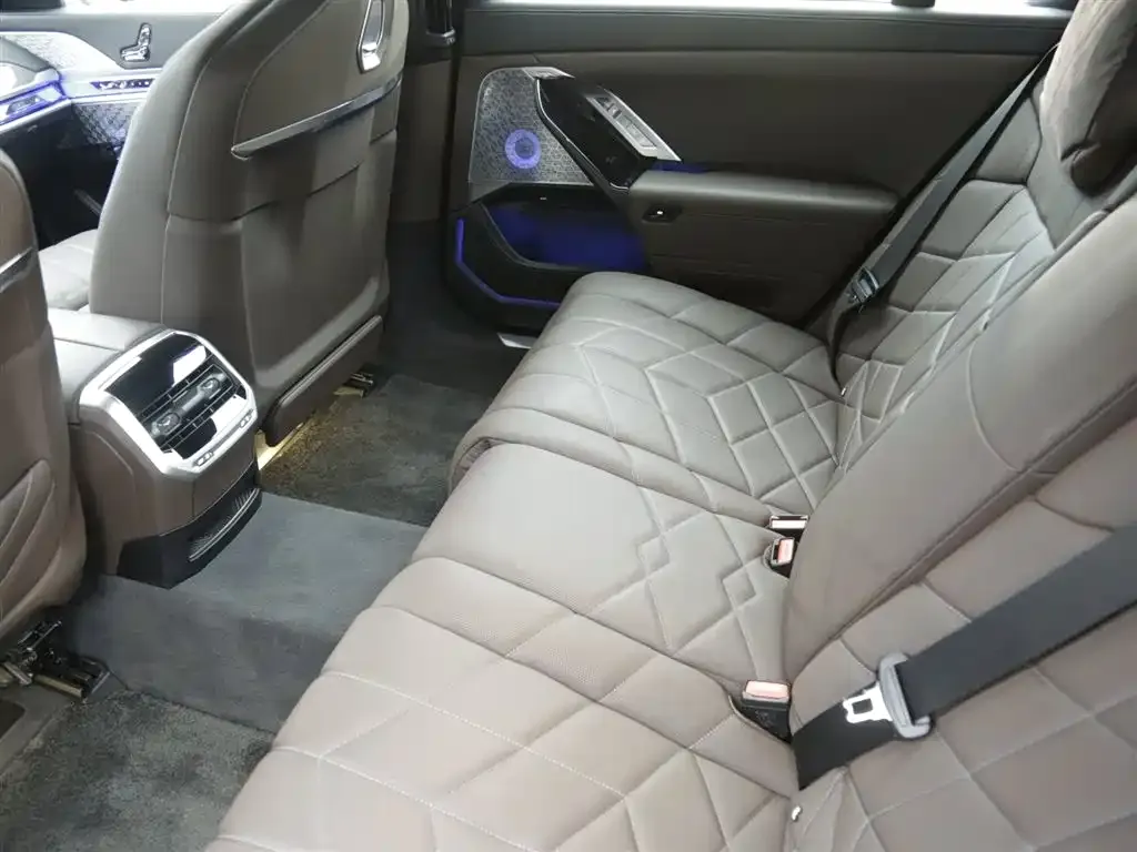 BMW i7 2023 из CN, фото 9