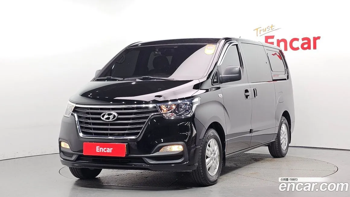 Hyundai Starex — фото 1