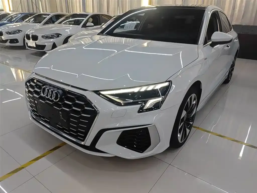 Audi A3 2023 из CN, фото 2