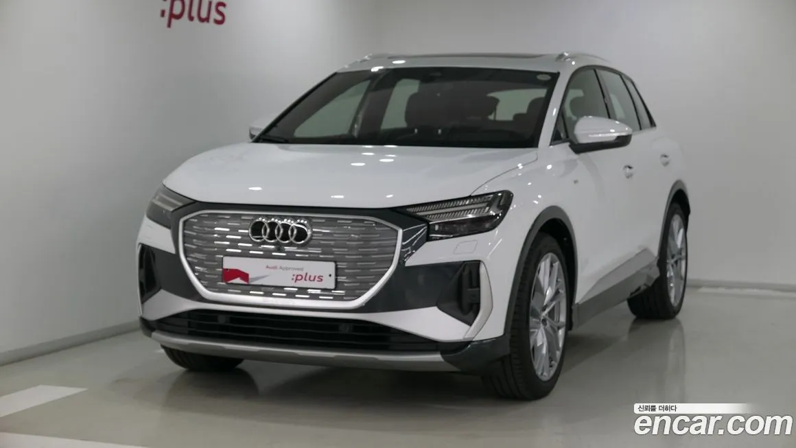 Audi Q4 e-tron — фото 1