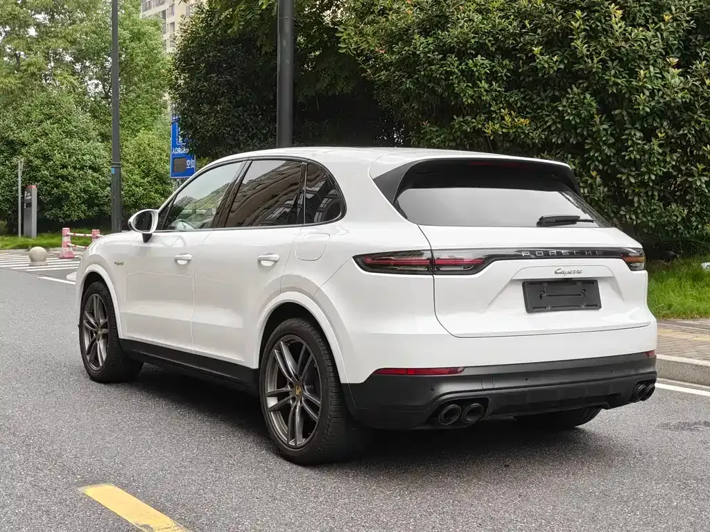 Porsche Cayenne Hybrid — фото 4