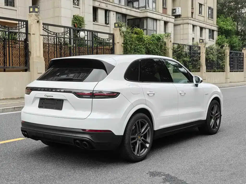 Porsche Cayenne Hybrid — фото 6