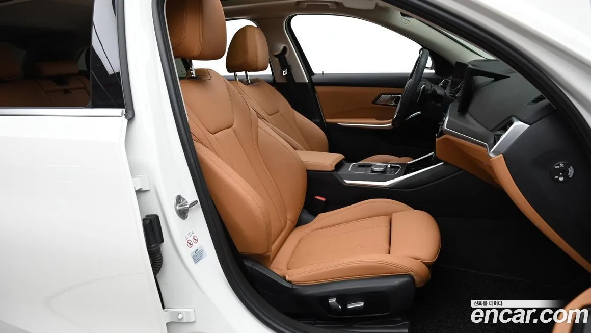 BMW 3-Series 2023 из KR, фото 10
