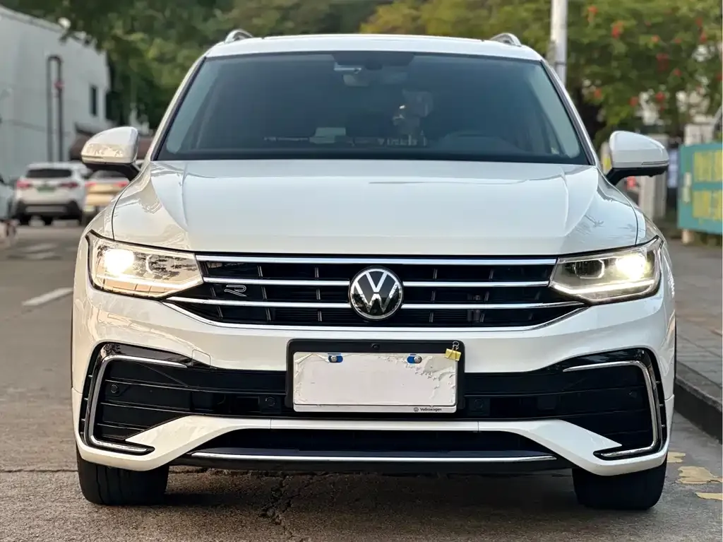 Volkswagen Tiguan L — фото 2