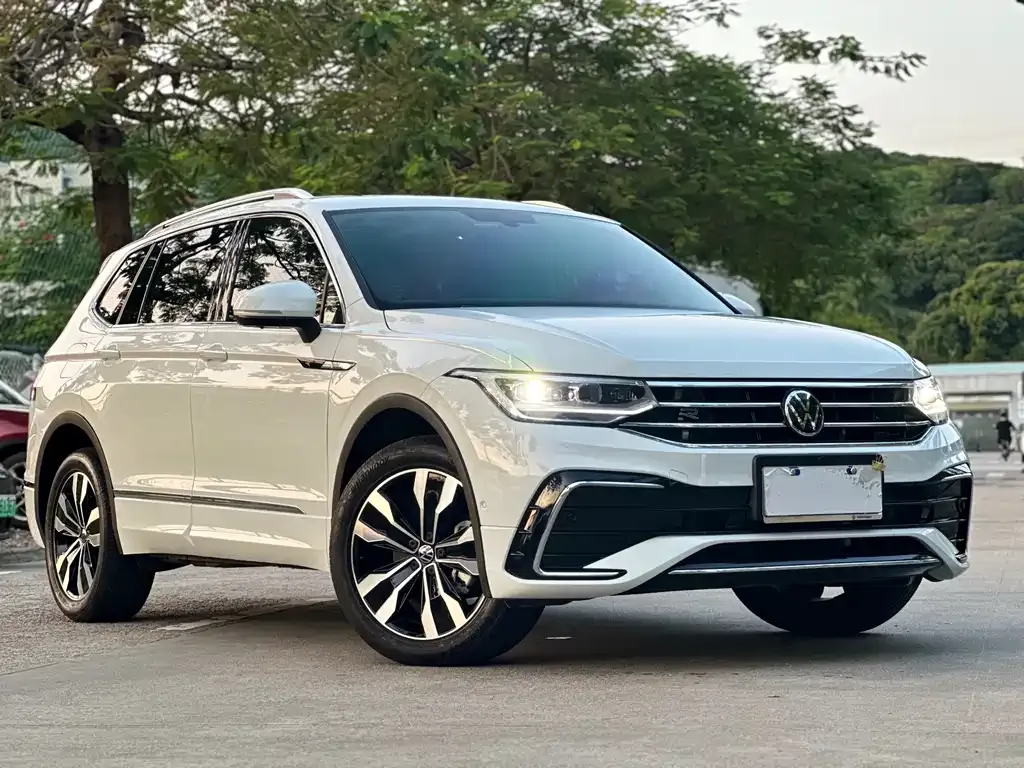 Volkswagen Tiguan L — фото 3