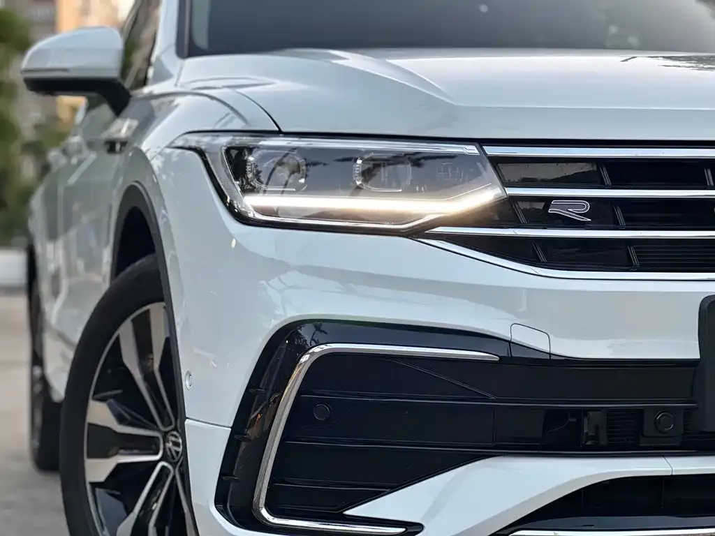 Volkswagen Tiguan L — фото 4