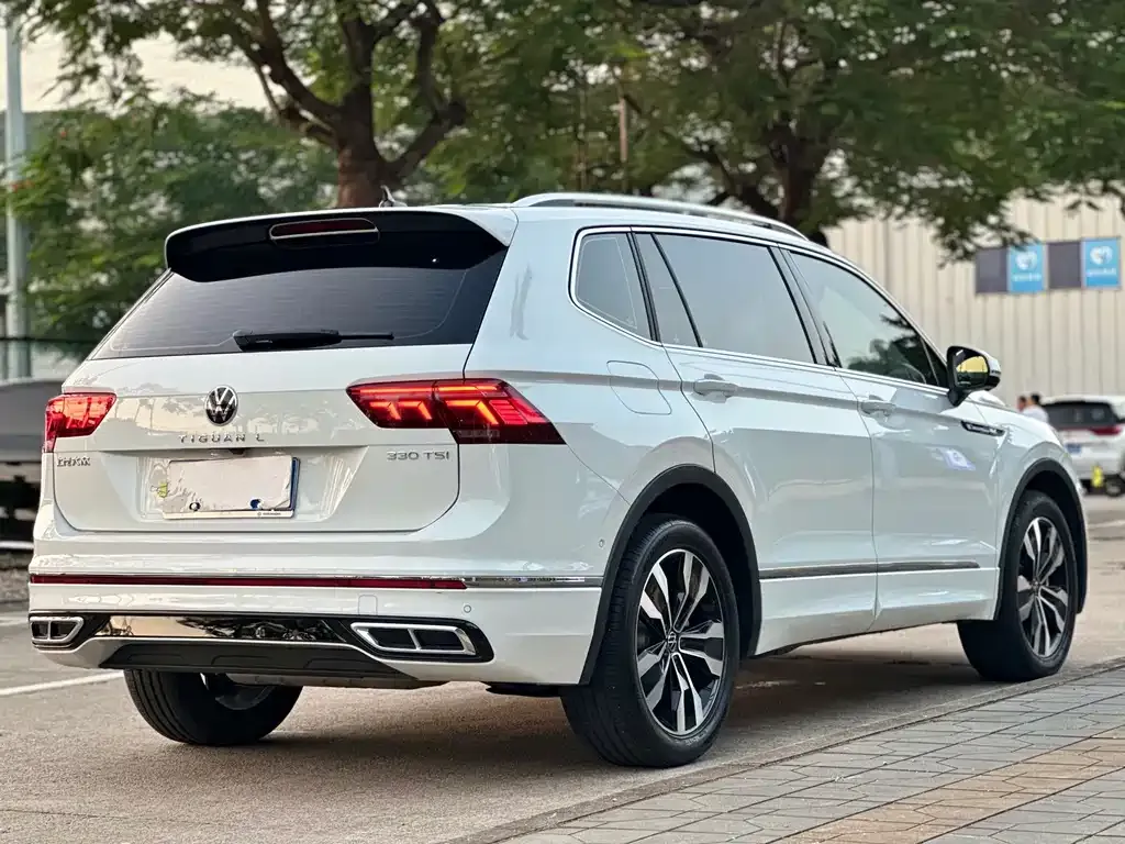 Volkswagen Tiguan L — фото 7