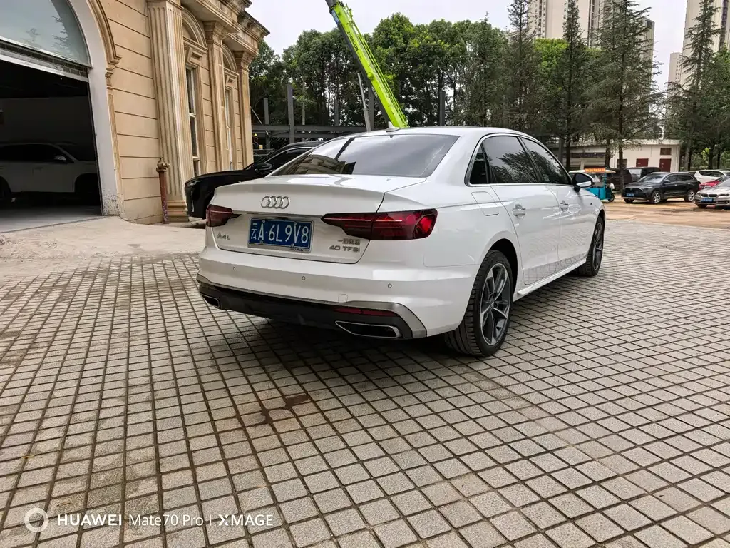 Audi A4L 2022 из CN, фото 9