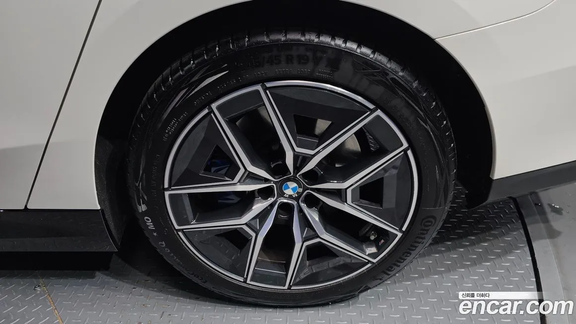 BMW 5-Series 2024 из KR, фото 5