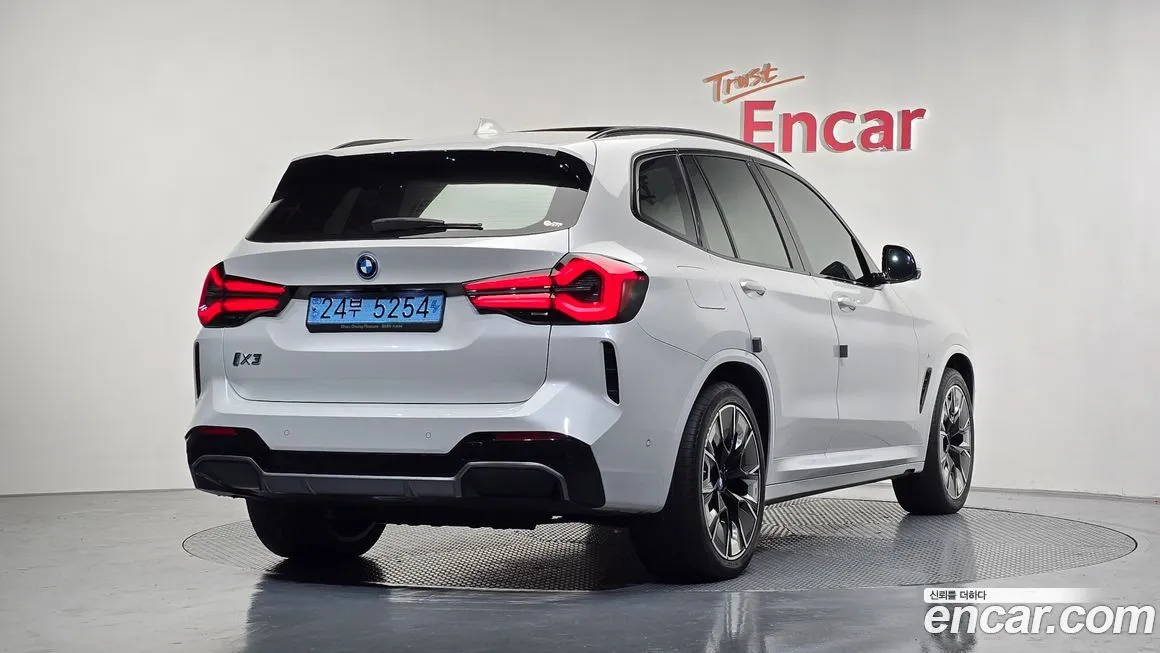 BMW iX3 — фото 2