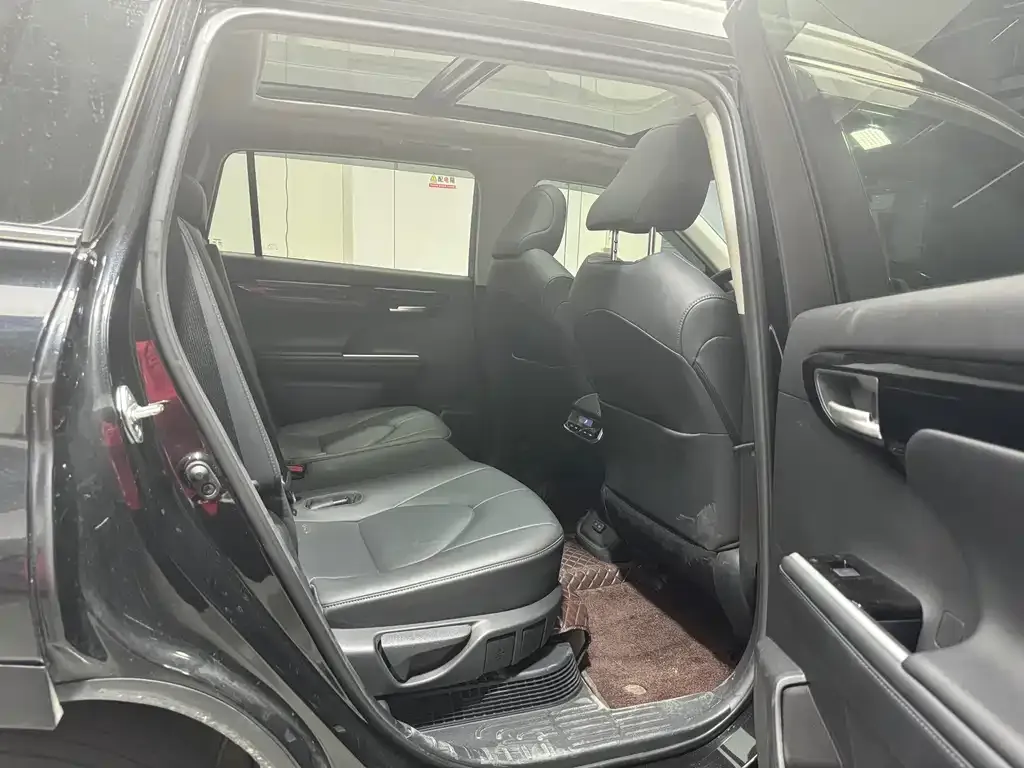 Toyota Highlander 2023 из CN, фото 8