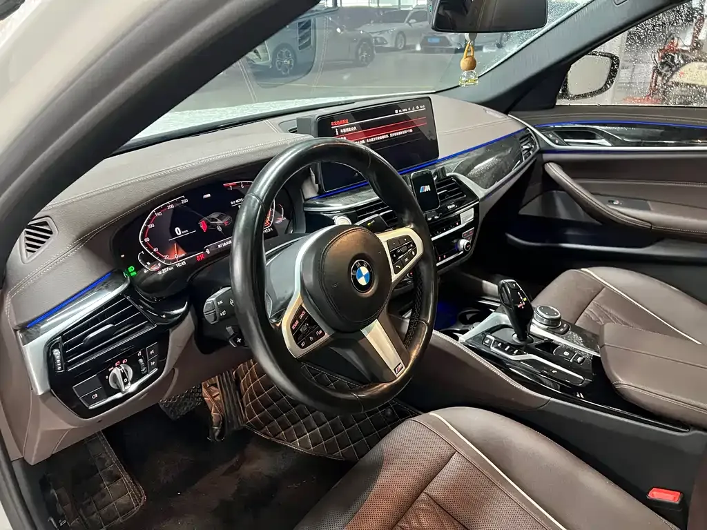 BMW 5 Series — фото 4