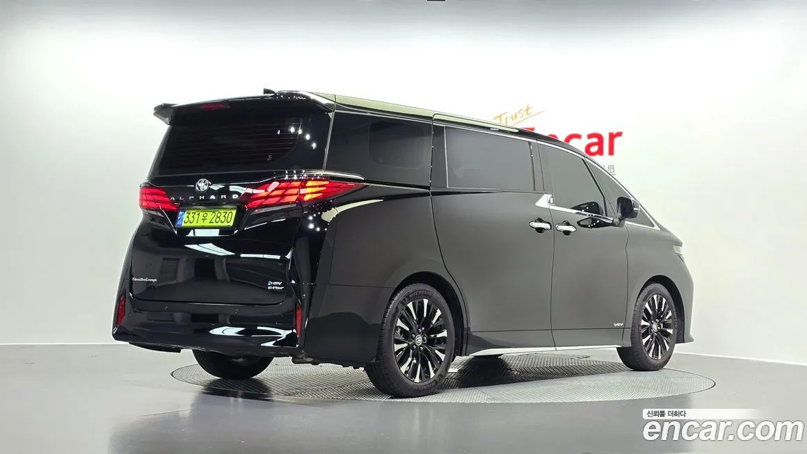 Toyota Alphard — фото 2