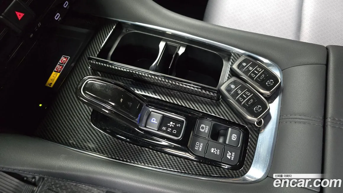 Toyota Alphard — фото 9