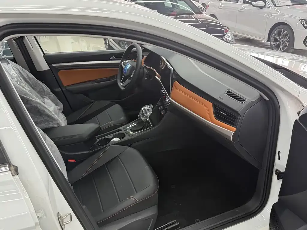 Volkswagen Bora 2025 из CN, фото 4
