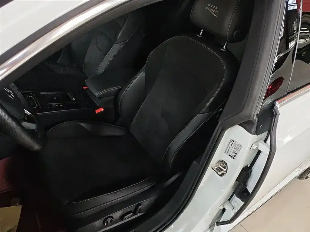 Volkswagen CC 2022 из CN, фото 8
