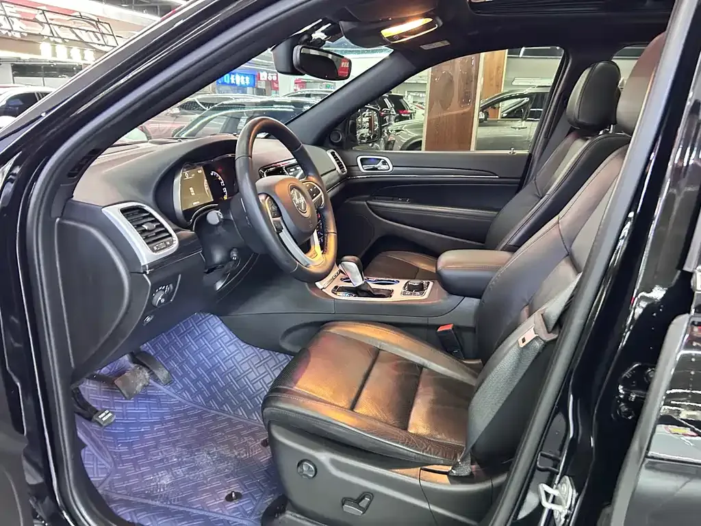 Jeep Grand Cherokee (Import) — фото 9