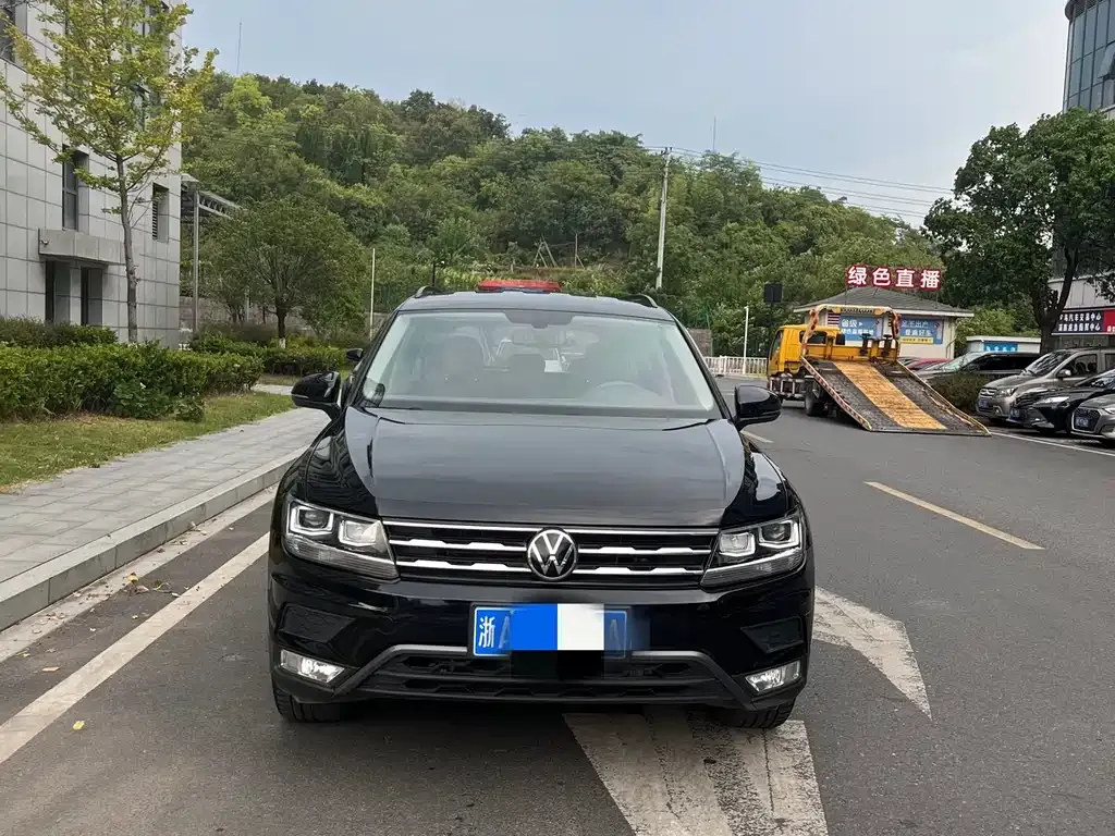 Volkswagen Tiguan L — фото 2