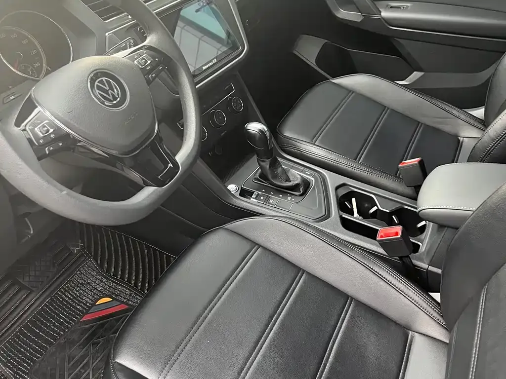Volkswagen Tiguan L — фото 3