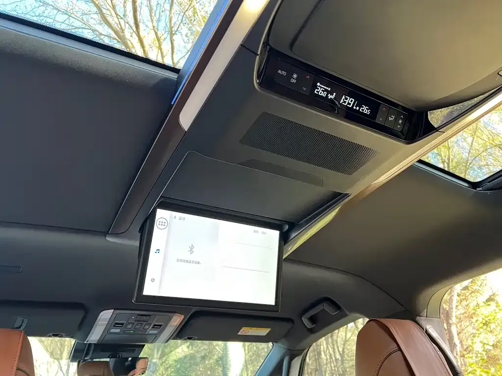 Toyota Alphard — фото 7