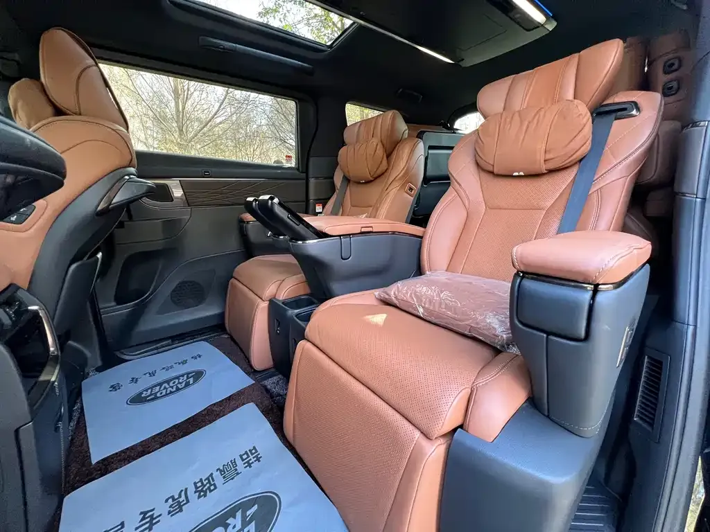 Toyota Alphard — фото 8