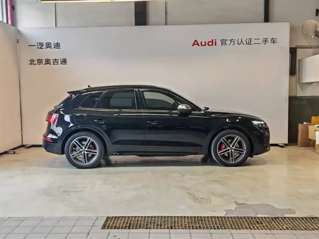 Audi SQ5 2023 из CN, фото 3