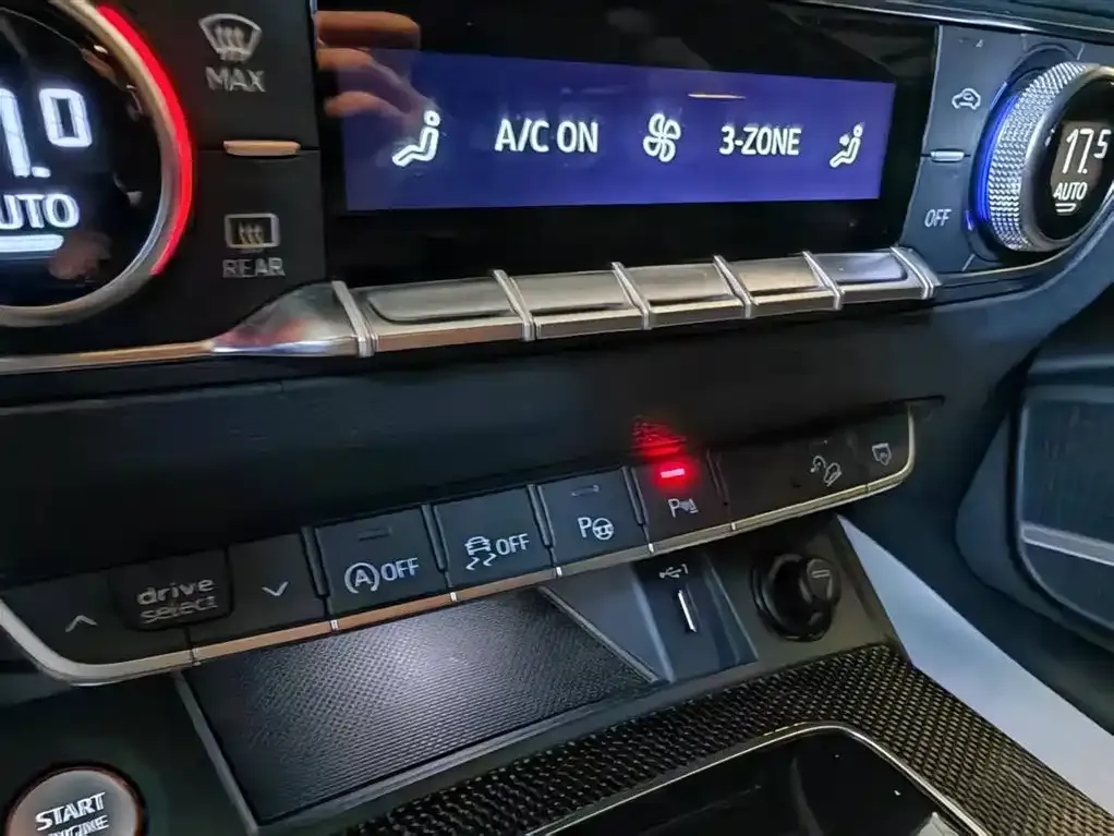Audi SQ5 2023 из CN, фото 4